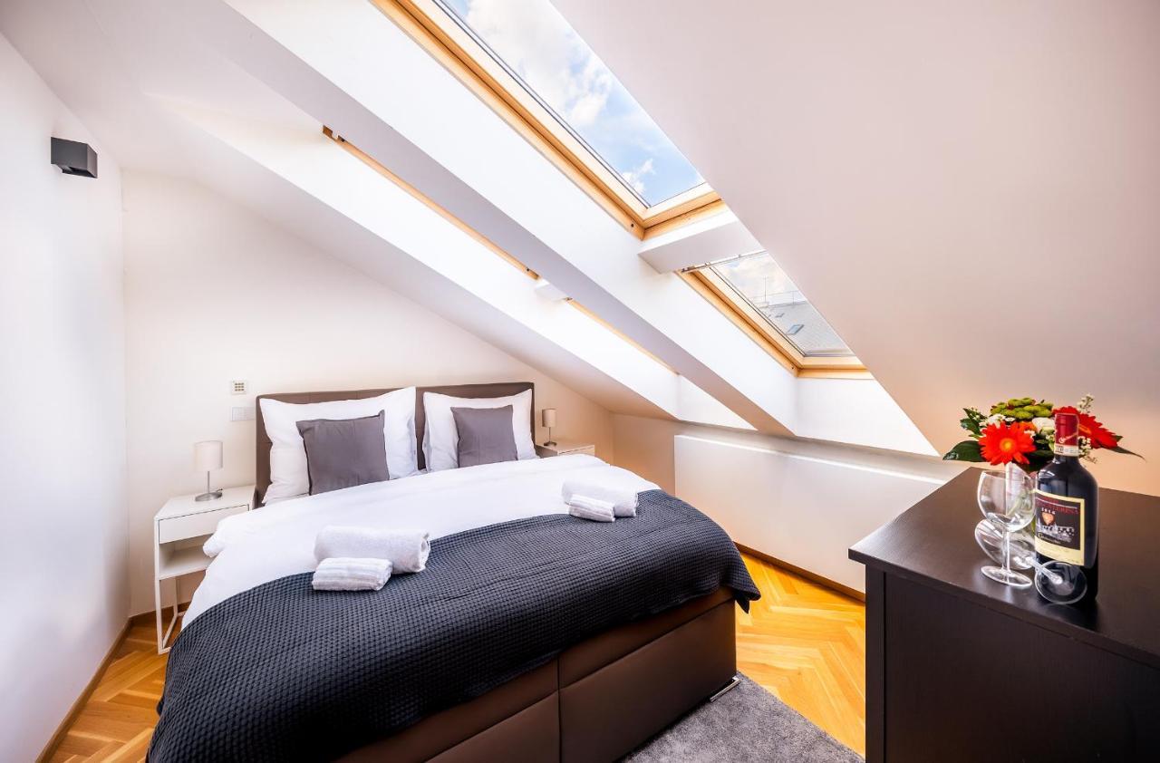 Luxurious Woodrow Wilson Apt In Prague Centre Exterior photo